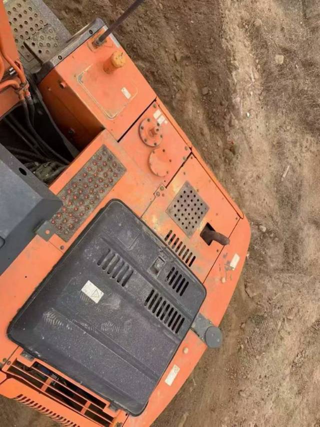 Used Hitachi EX200 Excavator 2020 Model / 7