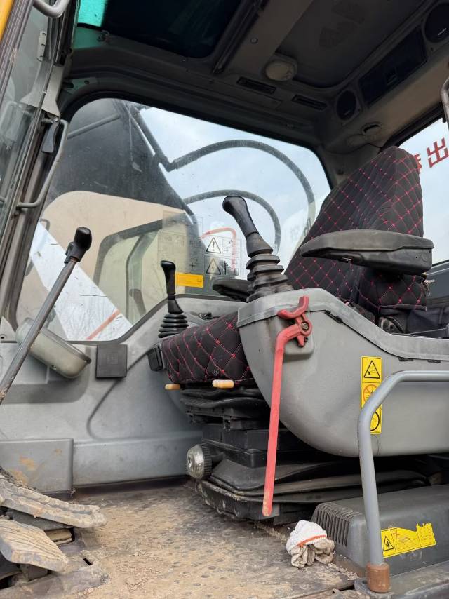 Used Volvo EC210B Excavator 2020 Model / 3