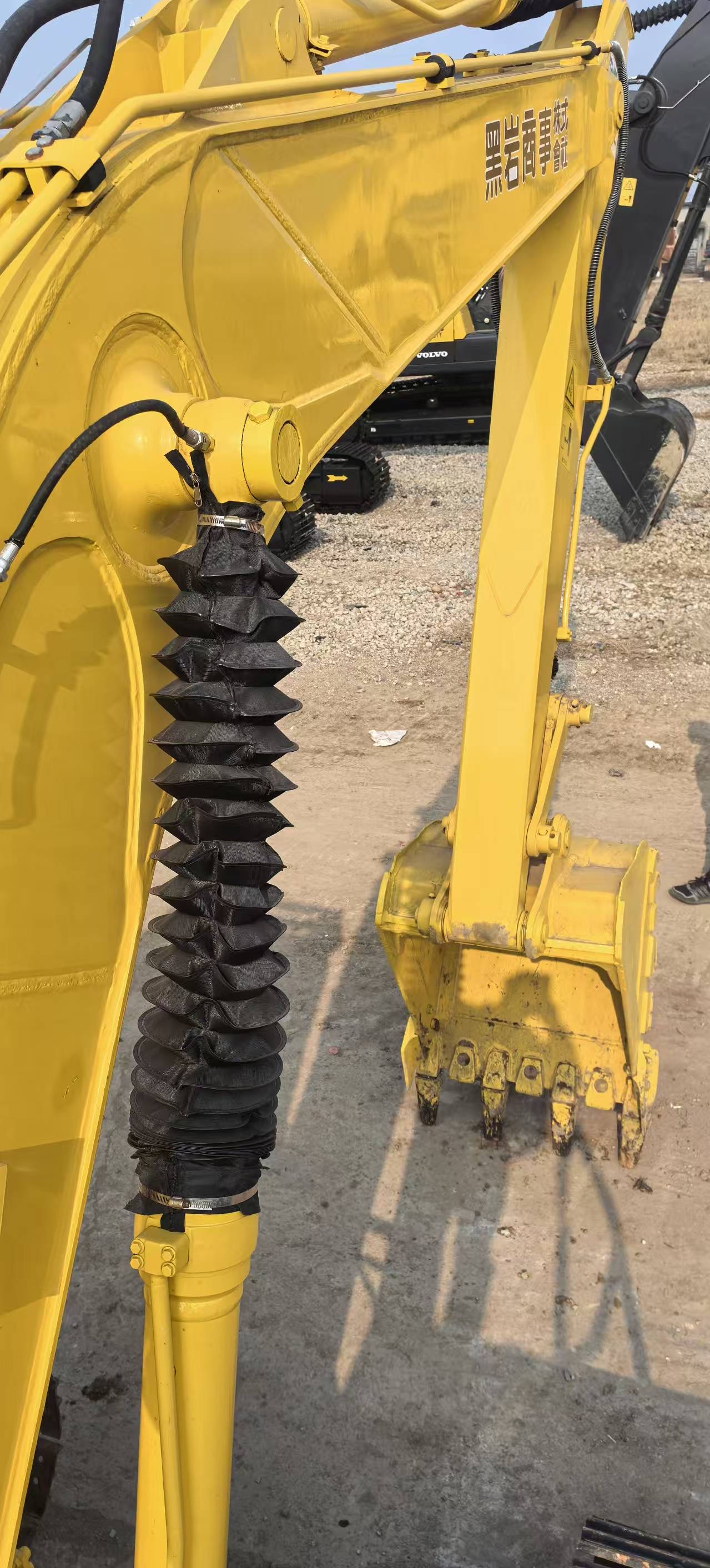 Used Komatsu PC130-8 Excavator 2025 Model / 4