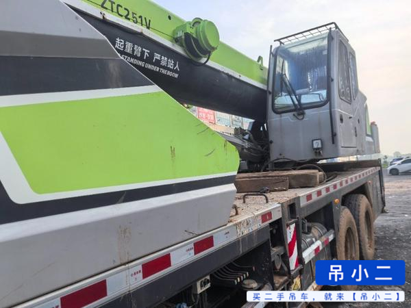 Buy Zoomlion ZTC251V552 Used Crane / 2