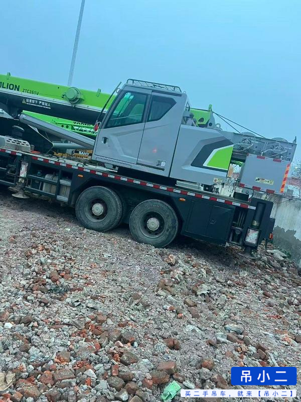Buy Zoomlion ZTC251VE562 Used Crane / 2