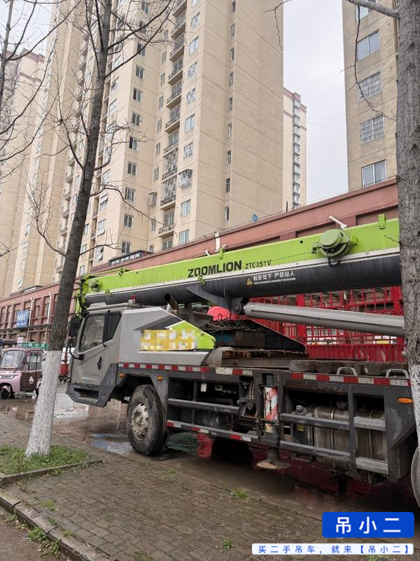 Buy Zoomlion ZTC251VE562 Used Crane / 2