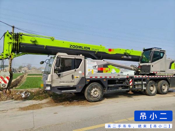 Buy Zoomlion ZTC251VE562 Used Crane / 2