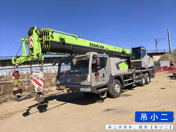 Buy Zoomlion ZTC251VE562 Used Crane / 2