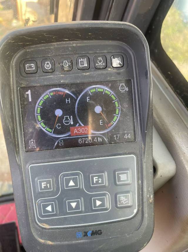 Buy XCMG XE75DA Used Excavator / 8