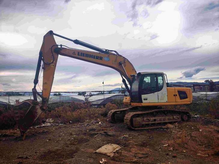 Buy Liebherr Used Excavator / 1