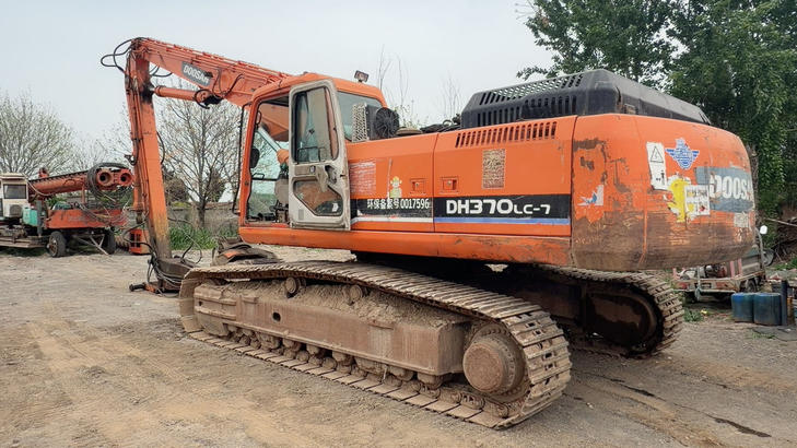 Buy Doosan DH370LC-7 Used Excavator / 1