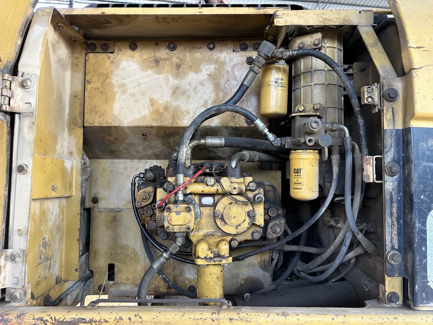 Buy Caterpillar 320C Used Excavator / 5