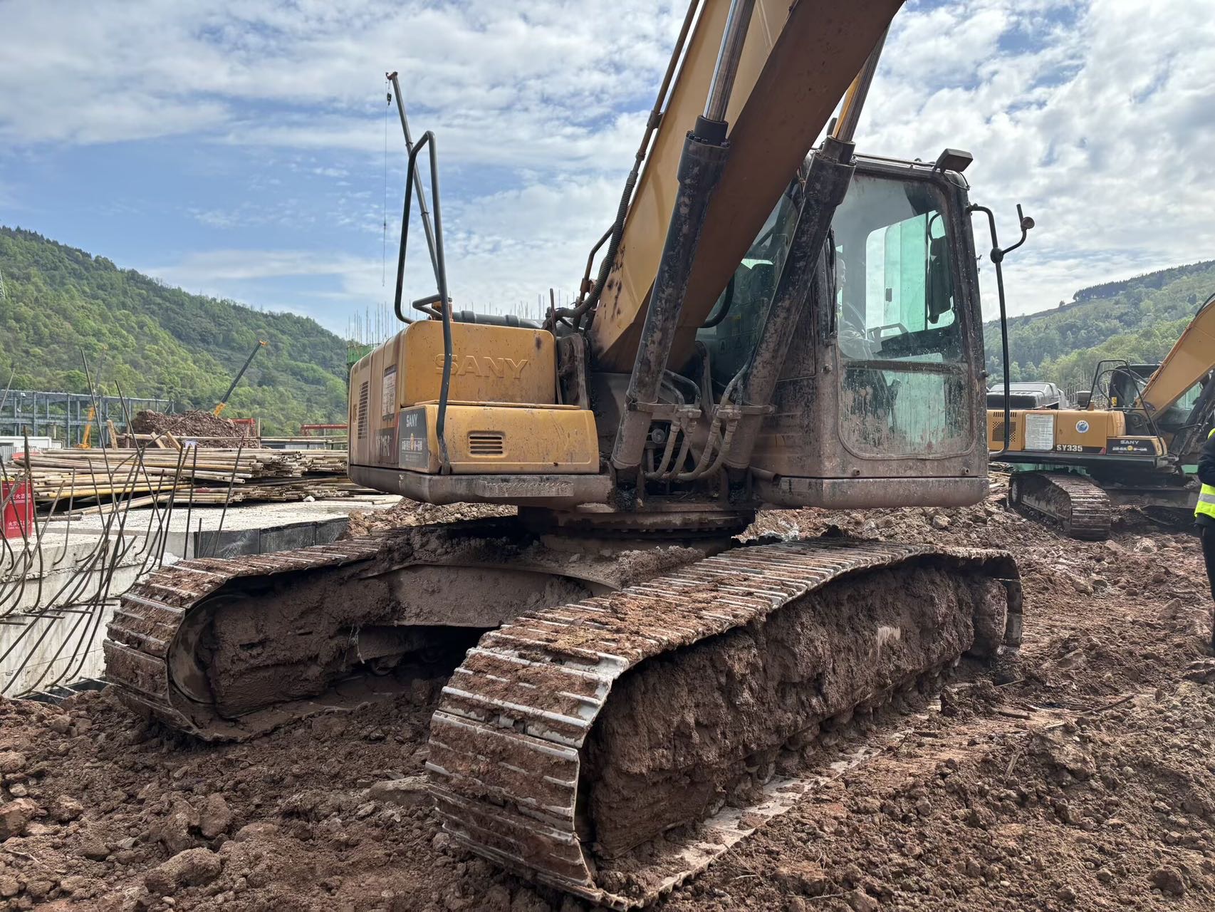 Buy Sany 215C-9 Used Excavator / 2