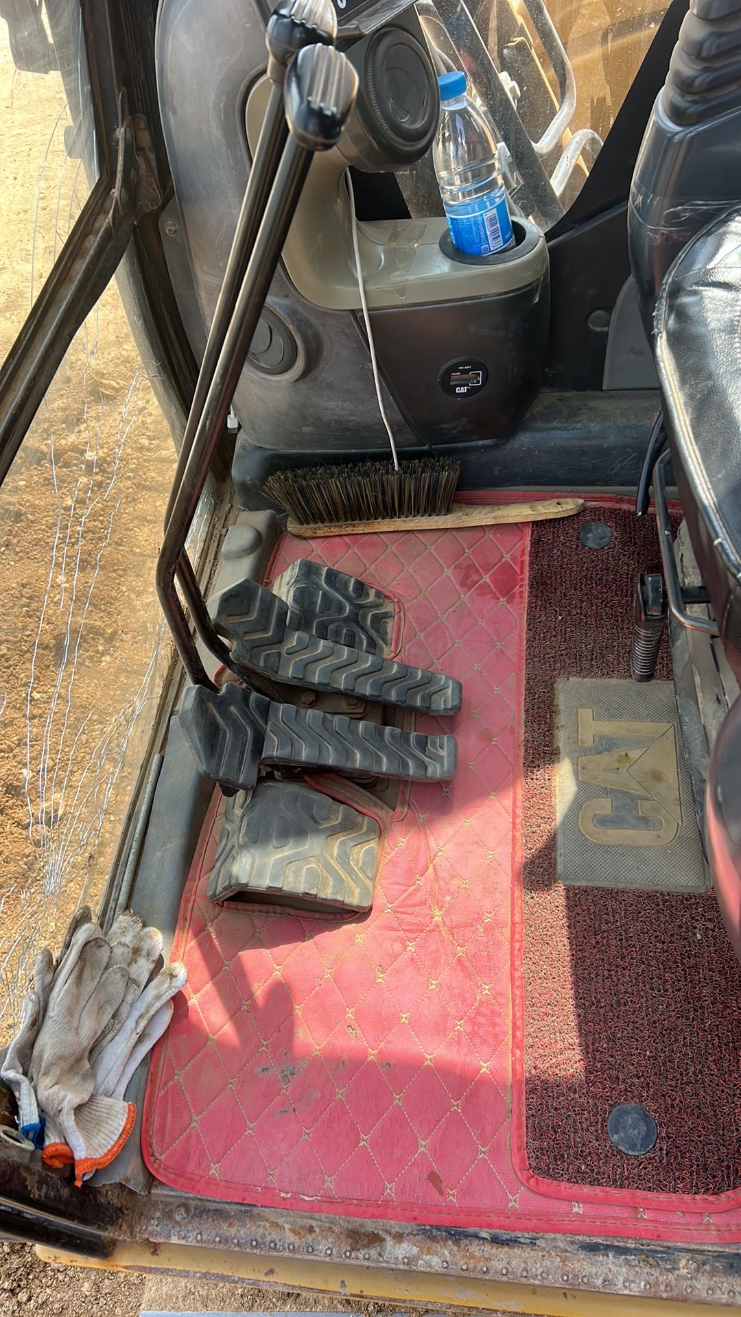 Buy Caterpillar 320C Used Excavator / 9