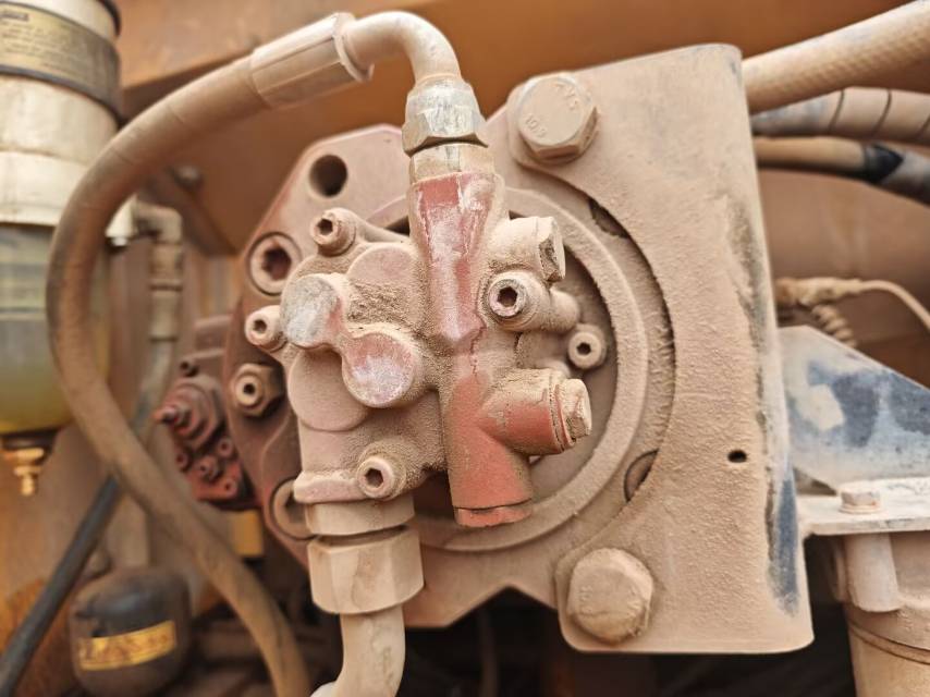 Buy Hyundai R215VS Used Excavator / 6