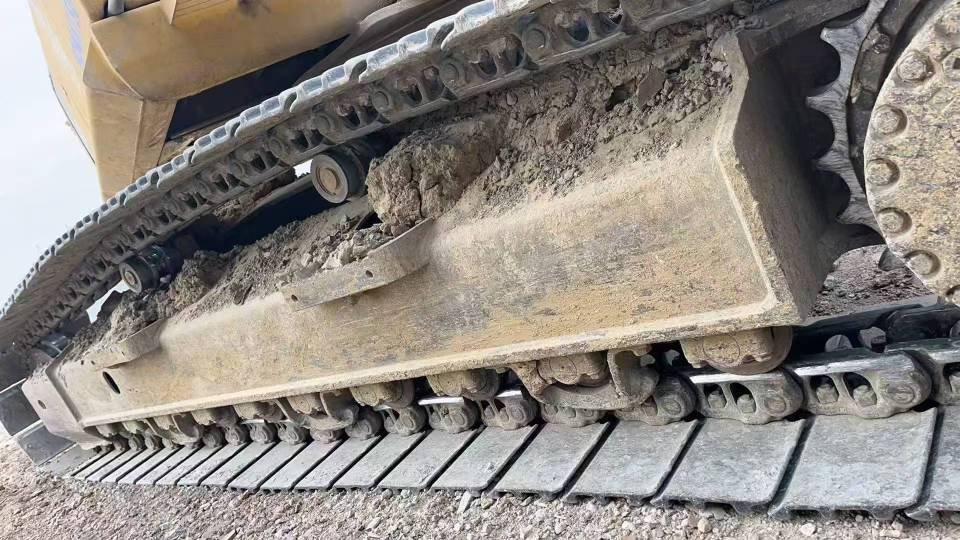 Buy Komatsu PC240-8 Used Excavator / 3