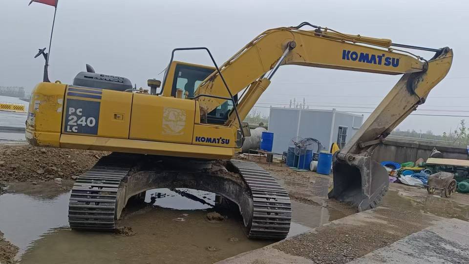 Buy Komatsu PC240-8 Used Excavator / 6
