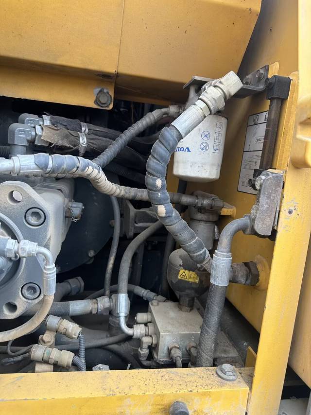 Buy Volvo 140BLC Used Excavator / 9