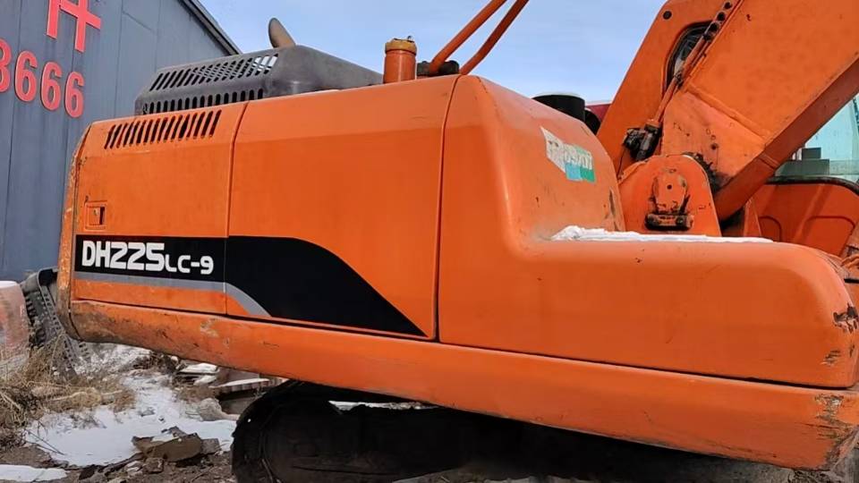 Buy Doosan 220LC-V Used Excavator / 8