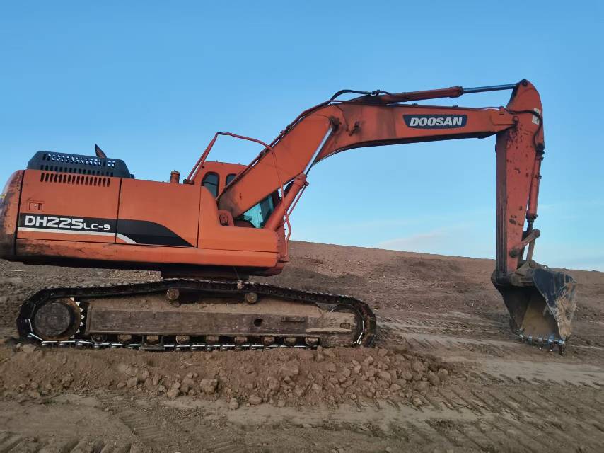 Buy Doosan 220LC-V Used Excavator / 6