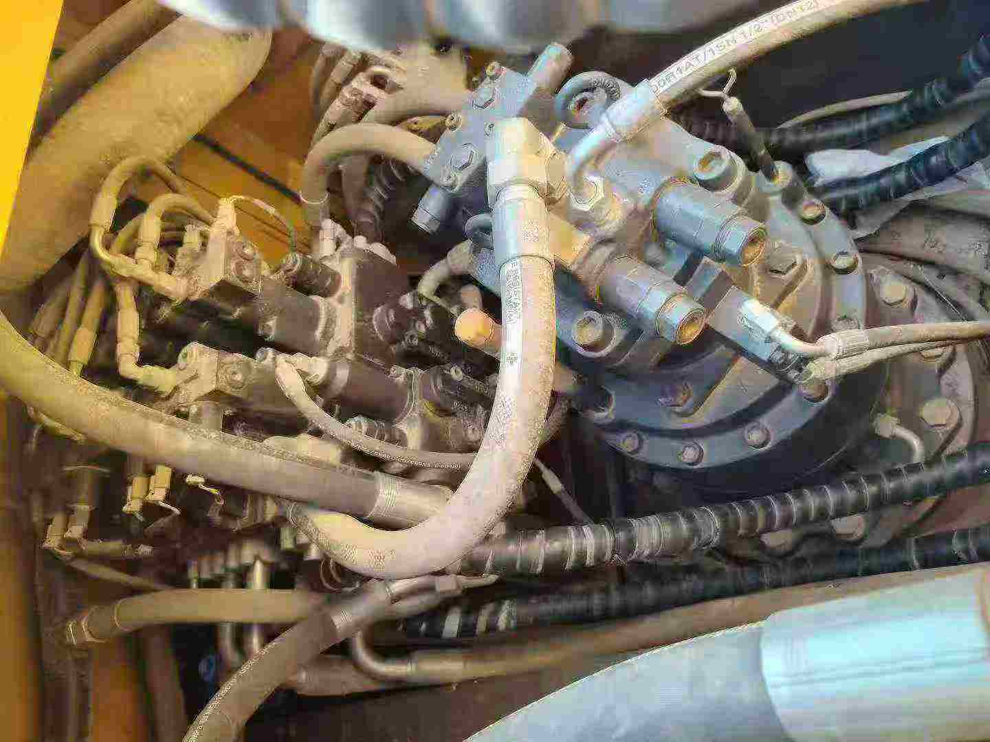 Buy XCMG XE2000E Used Excavator / 4