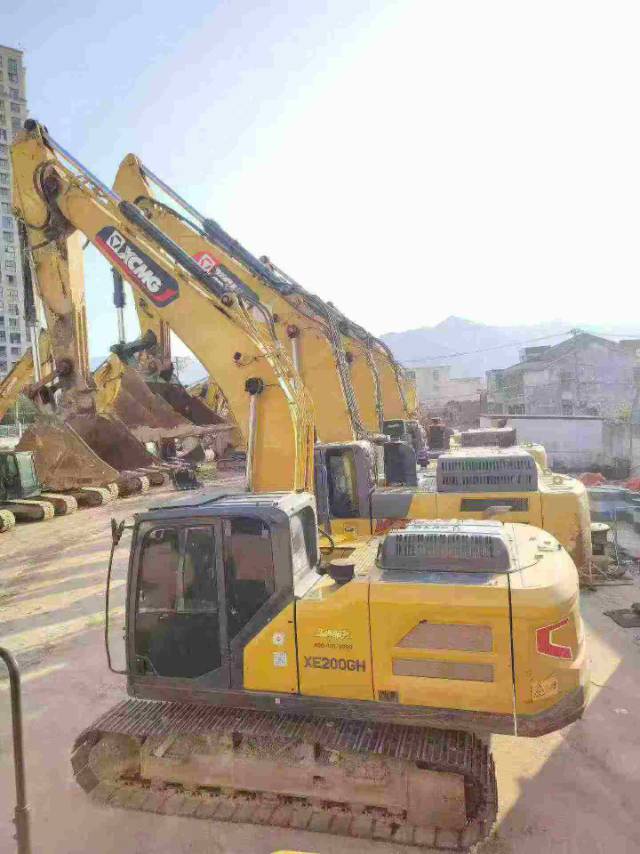 Buy XCMG XE2000E Used Excavator / 2