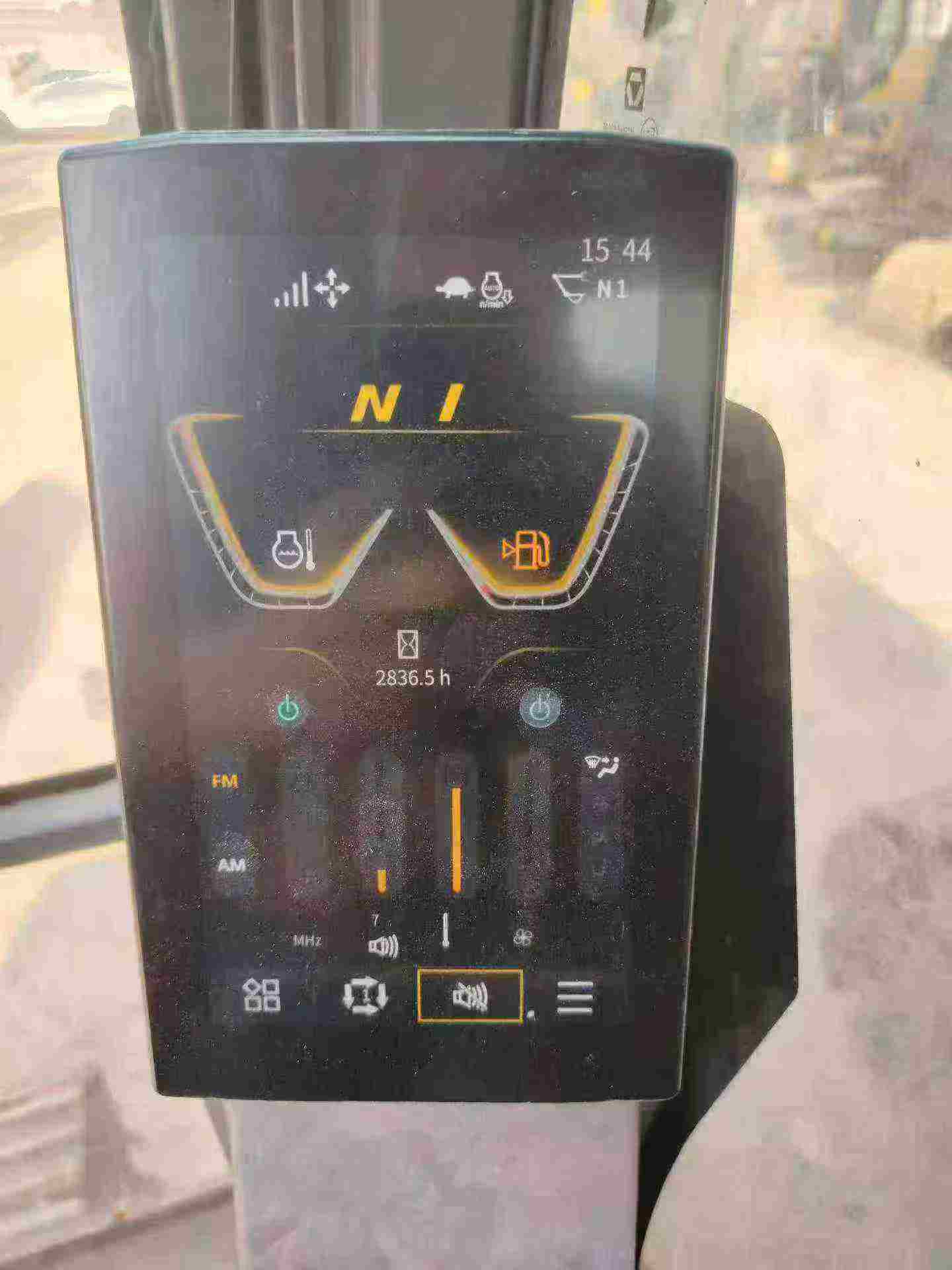 Buy XCMG XE2000E Used Excavator / 7