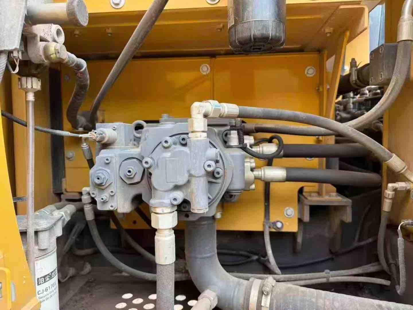 Buy XCMG XE2000E Used Excavator / 8