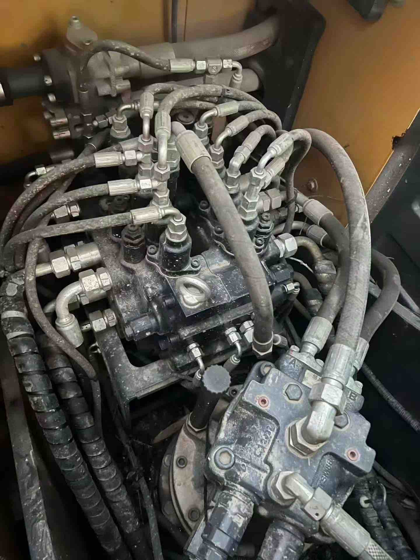 Buy XCMG XE2000E Used Excavator / 7