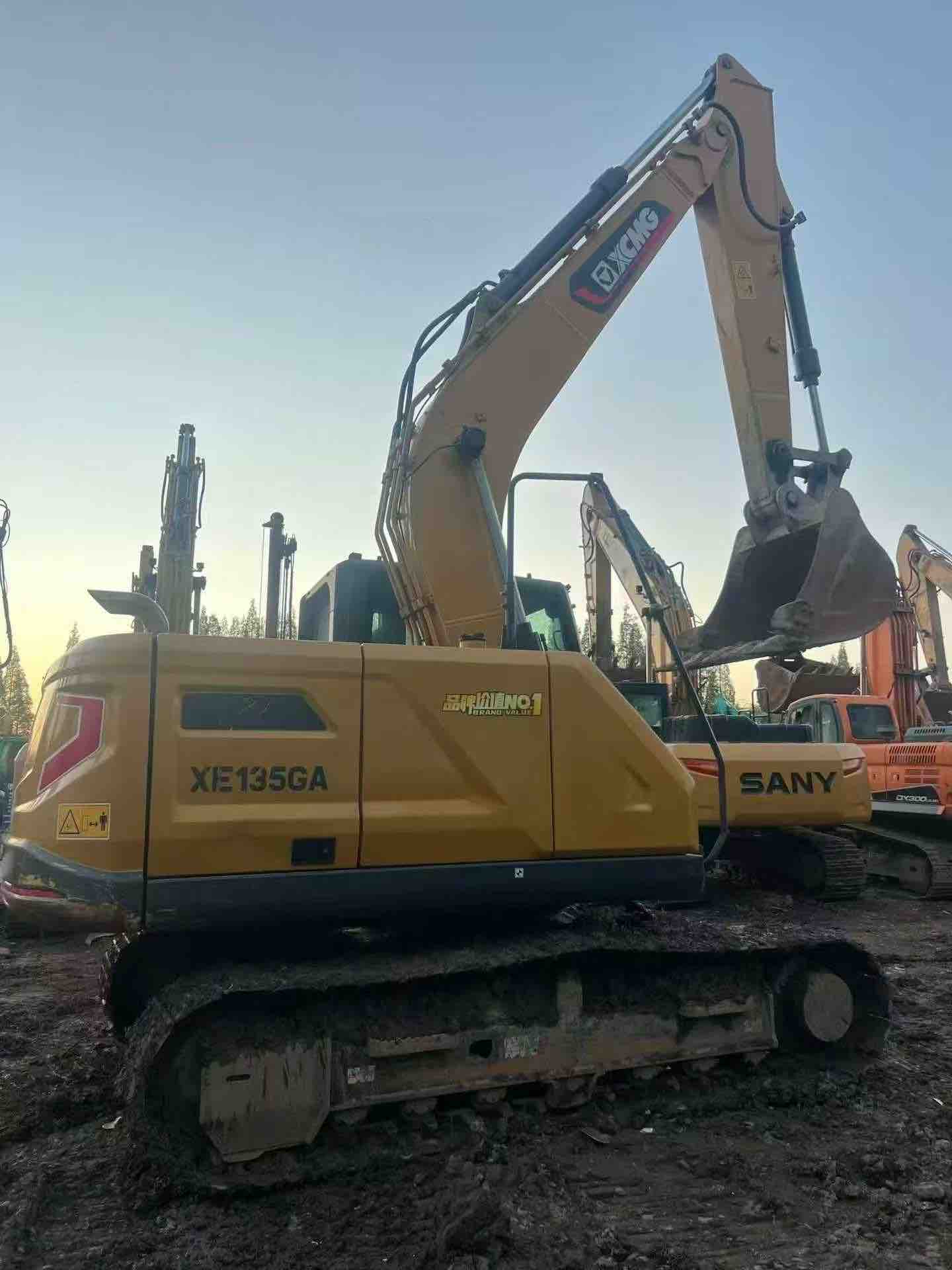 Buy XCMG XE2000E Used Excavator / 2