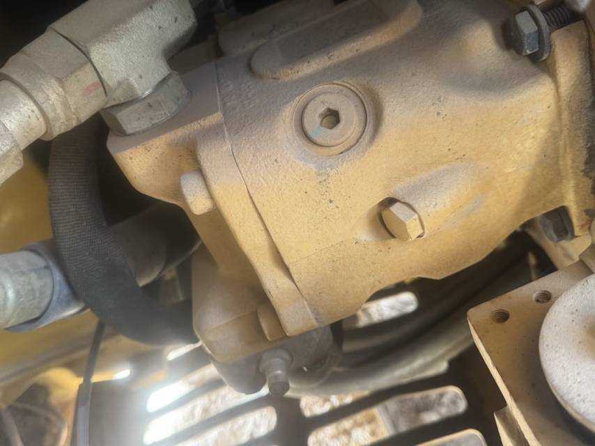 Buy Caterpillar 305.5E2 Used Excavator / 5