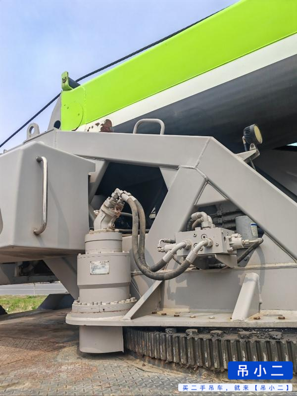 Buy Zoomlion ZTC251VE562 Used Crane / 2