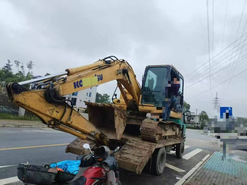 Buy Komatsu PC160LC-8 Used Excavator / 3