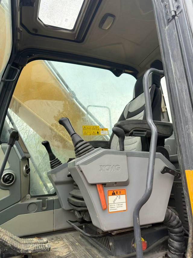 Buy XCMG XE270DK Used Excavator / 5