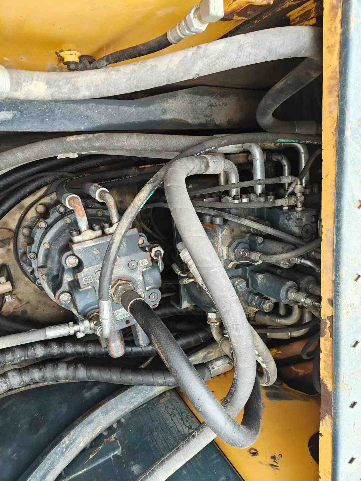 Buy Hyundai 225LC-9T Used Excavator / 6