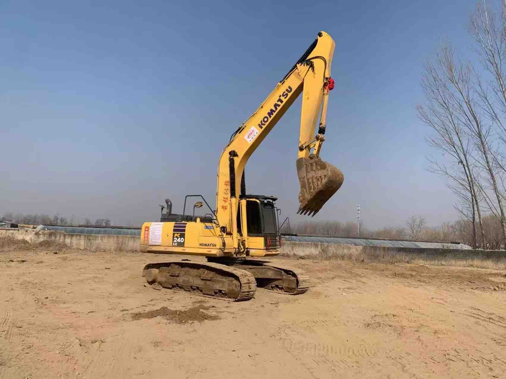 Buy Komatsu PC240-8 Used Excavator / 3