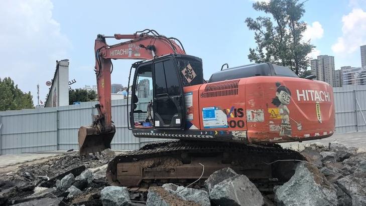 Buy Hitachi EX200-6 Used Excavator / 1