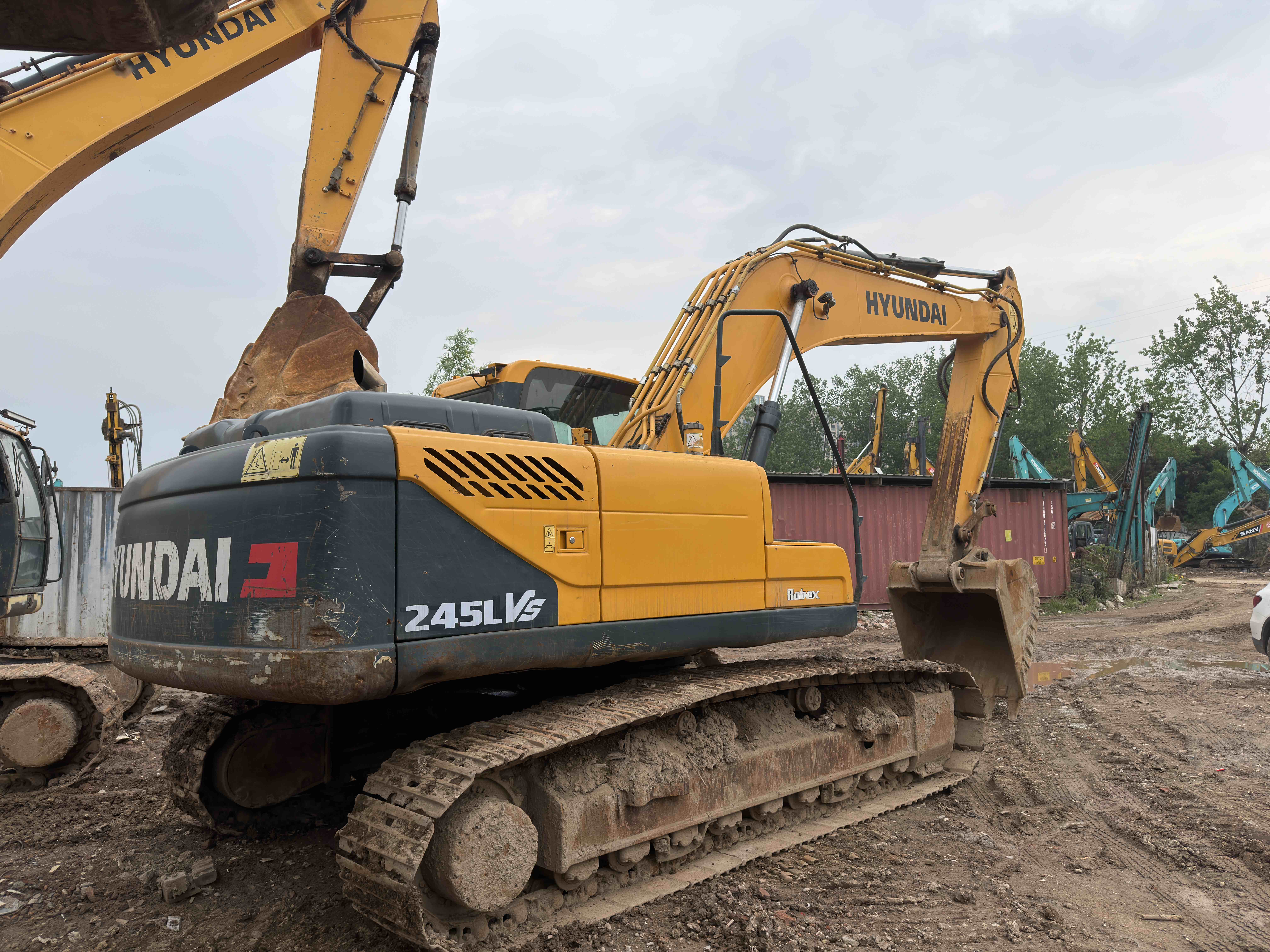 Buy Hyundai 225LC-9T Used Excavator / 3