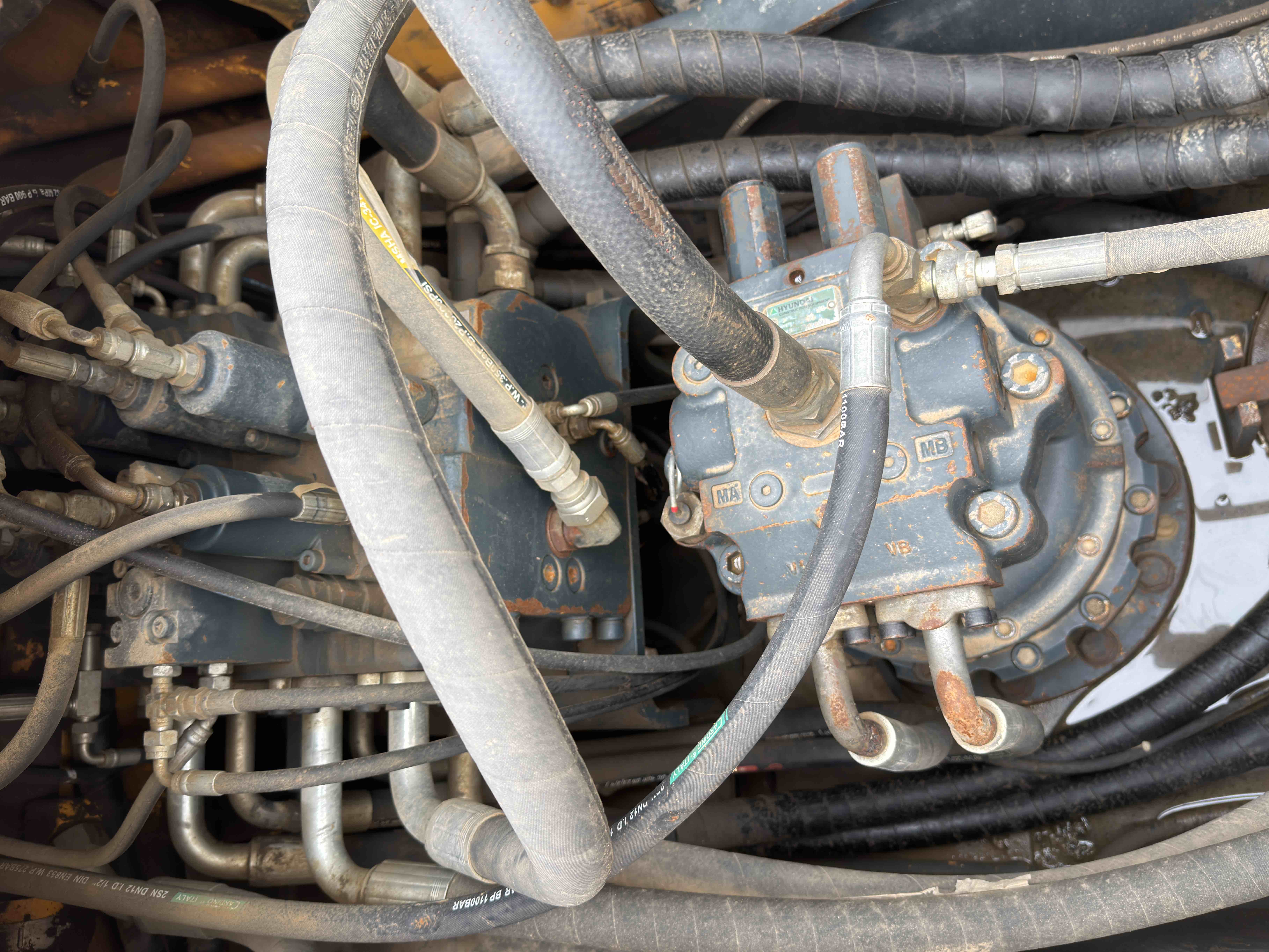 Buy Hyundai 225LC-9T Used Excavator / 7