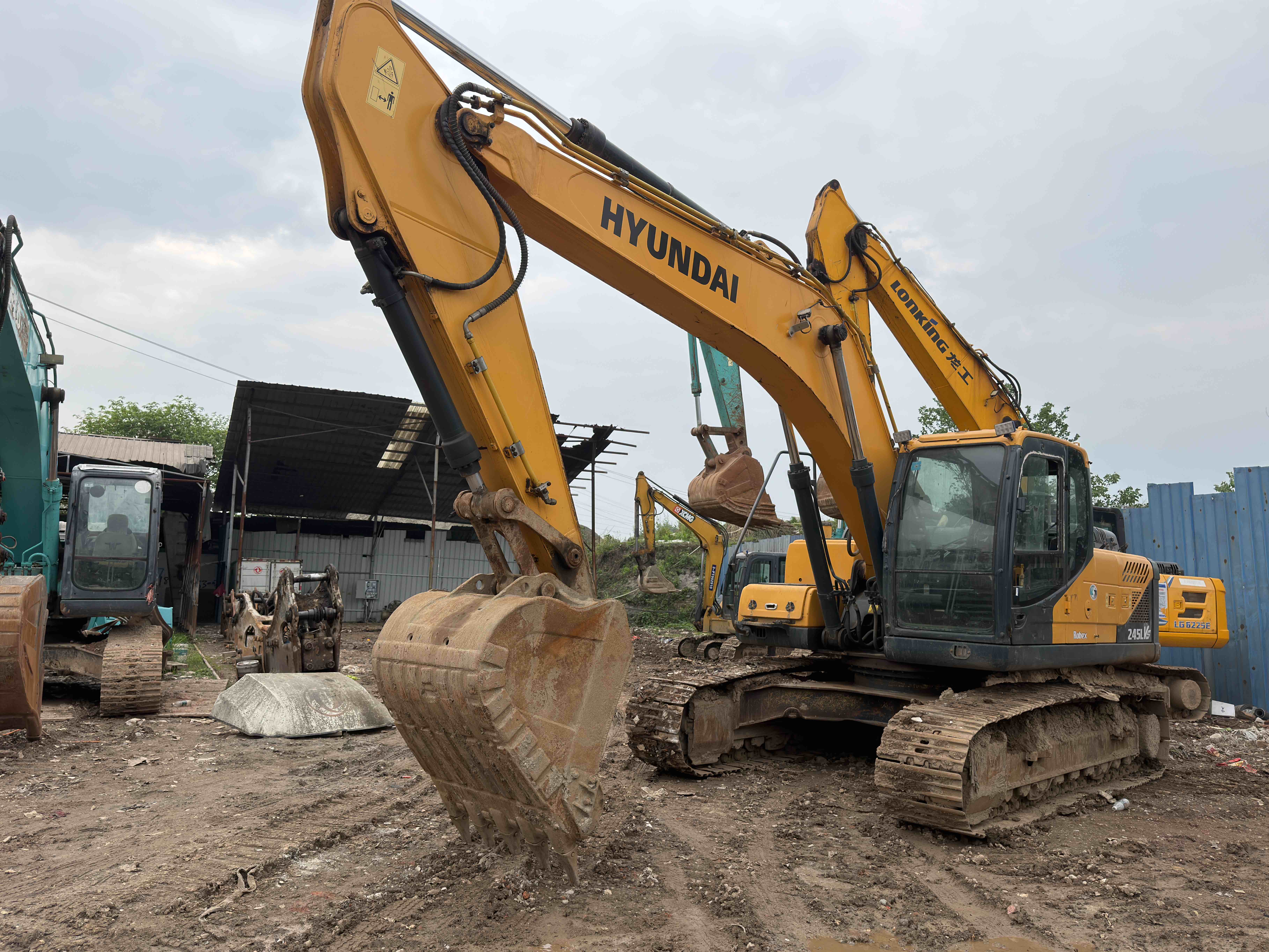 Buy Hyundai 225LC-9T Used Excavator / 2