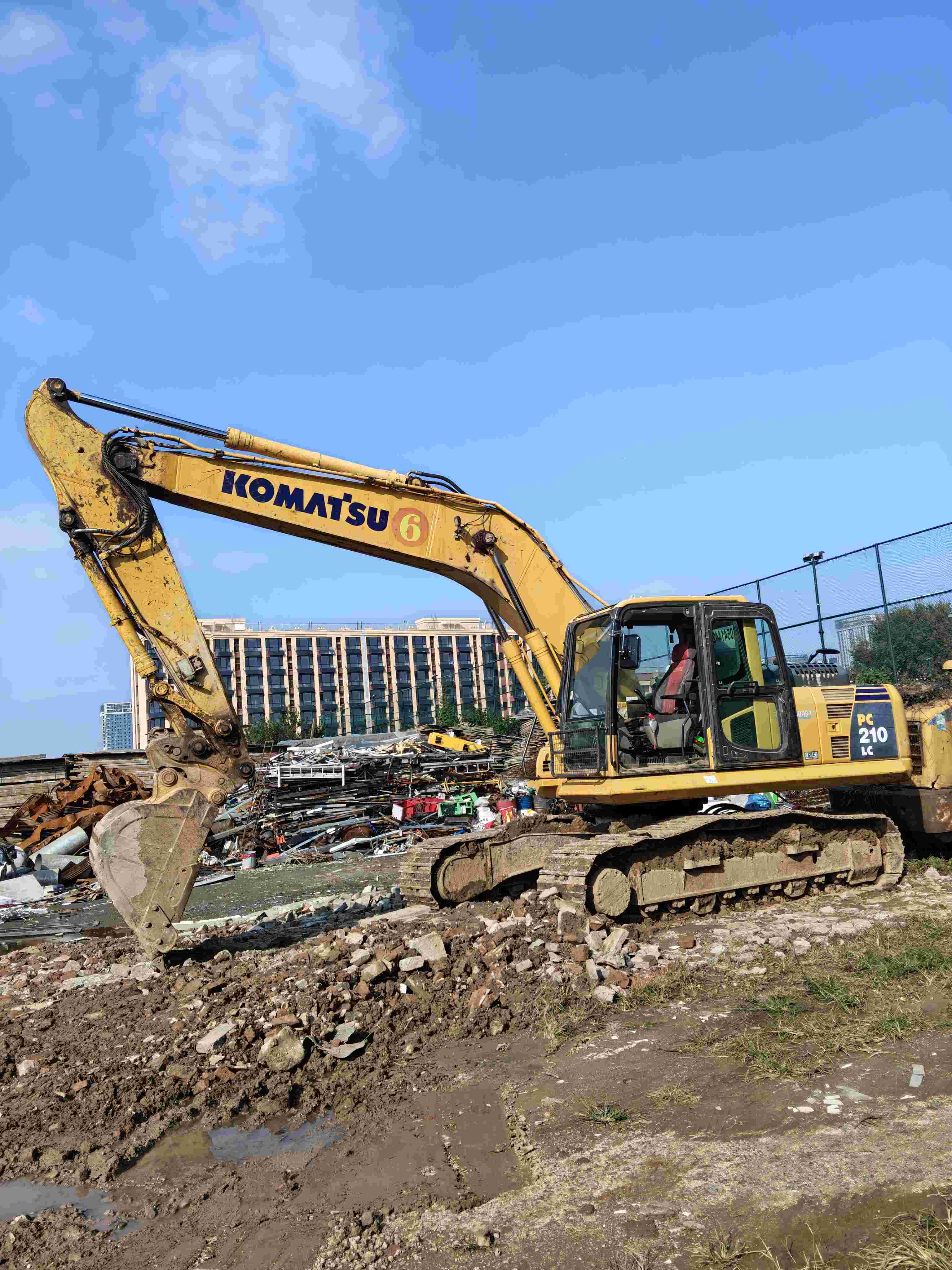 Buy Komatsu PC200-8N1 Used Excavator / 2