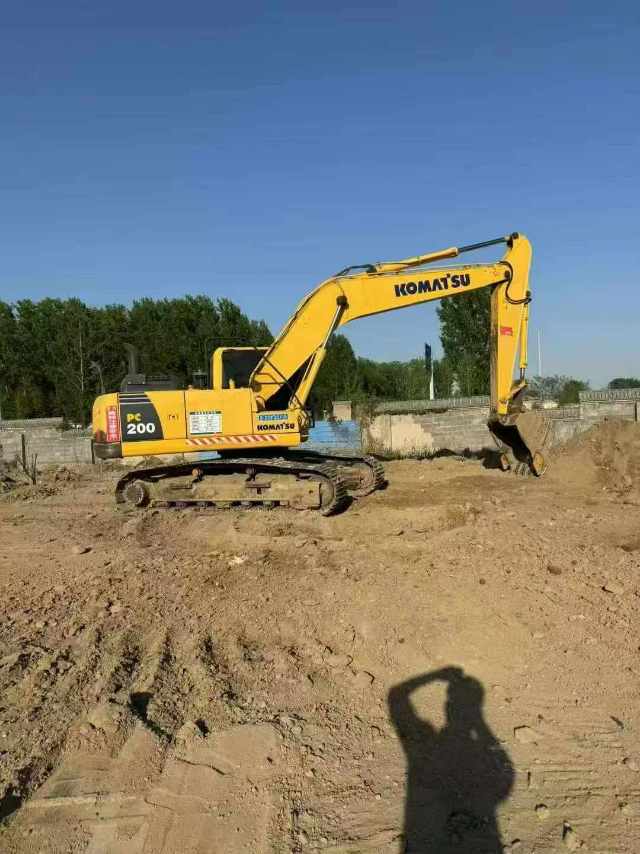 Buy Komatsu PC200 Used Excavator / 2