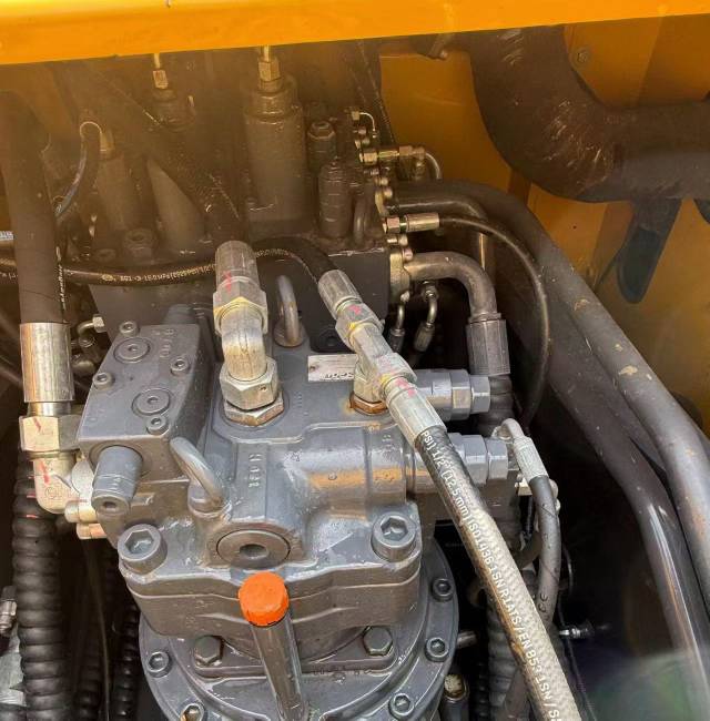 Buy XCMG XE700DF Used Excavator / 2