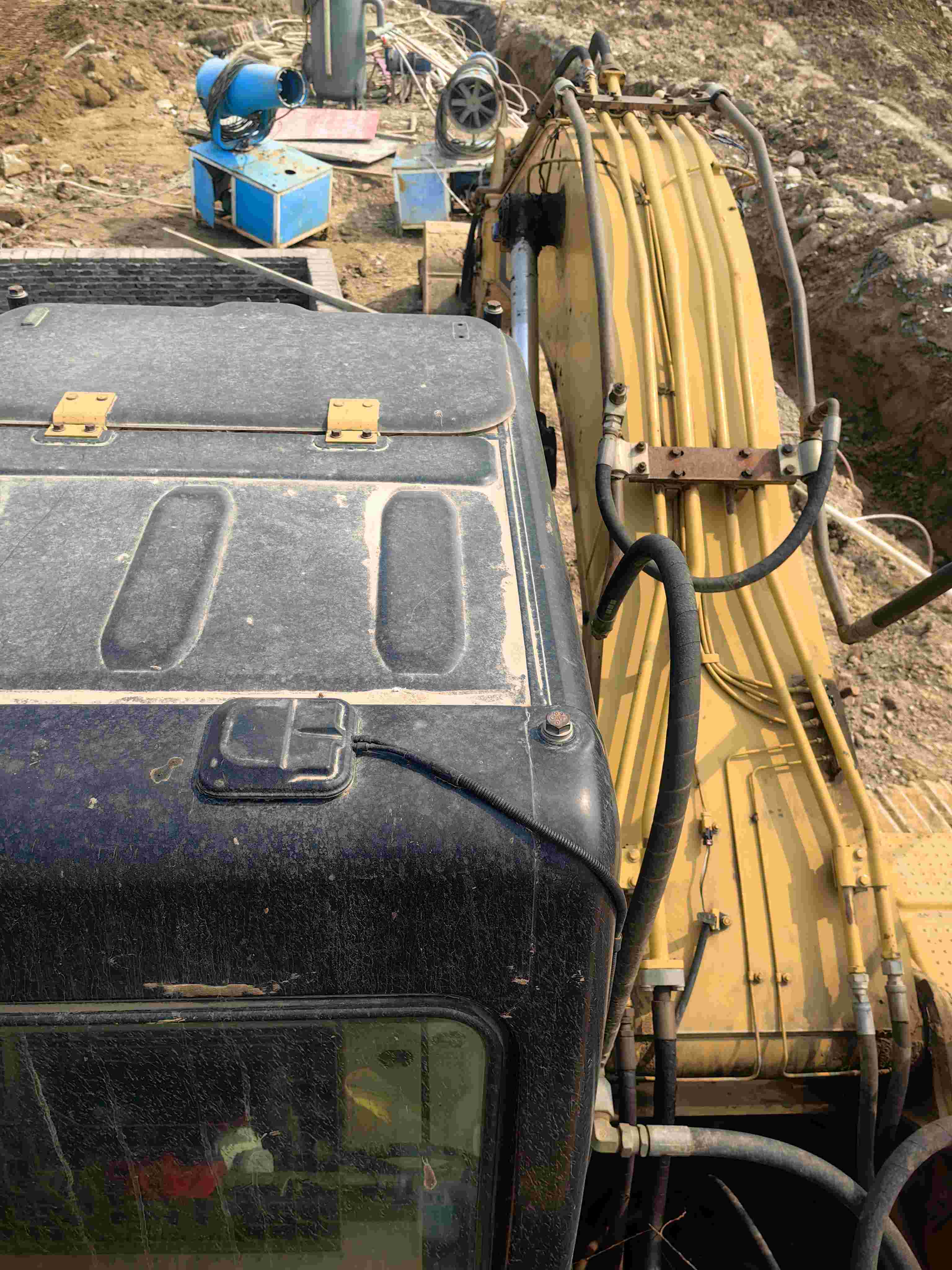 Buy Caterpillar 320C Used Excavator / 9