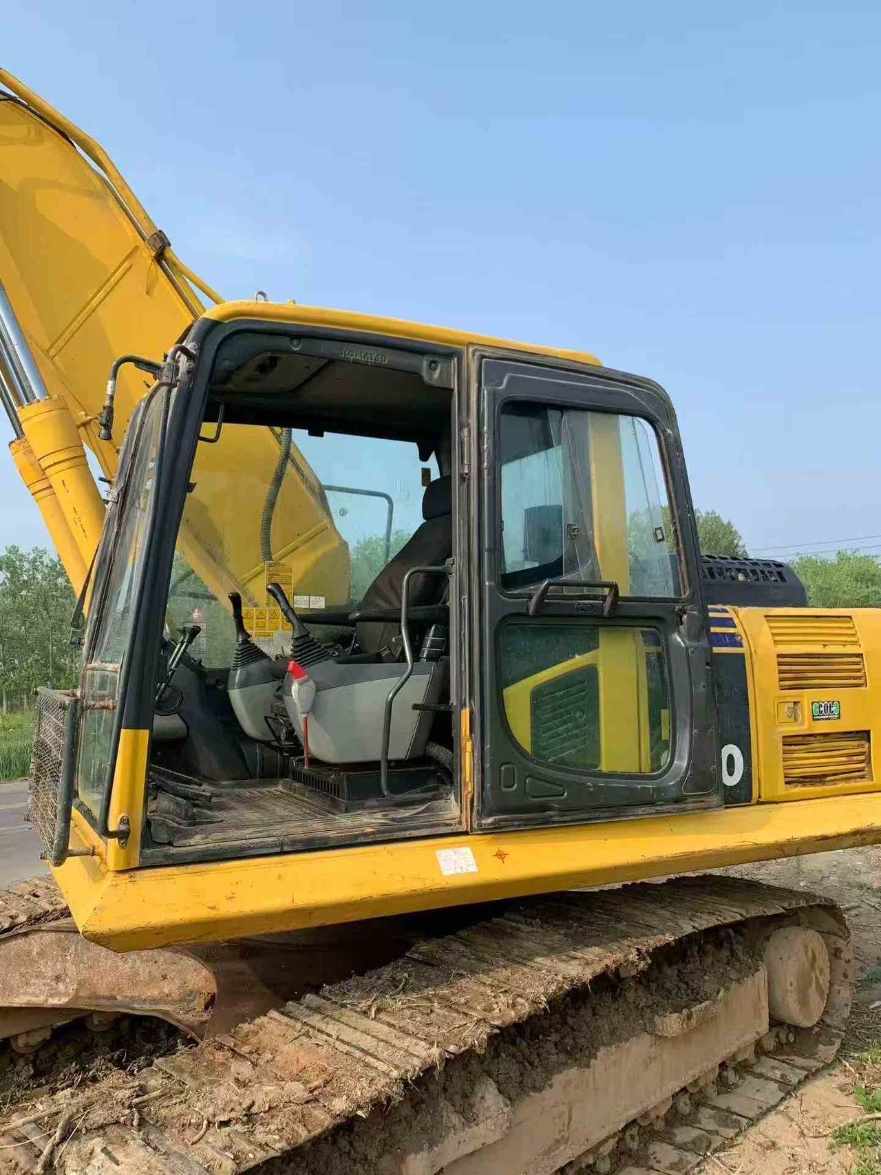 Buy Komatsu PC220-7 Used Excavator / 3