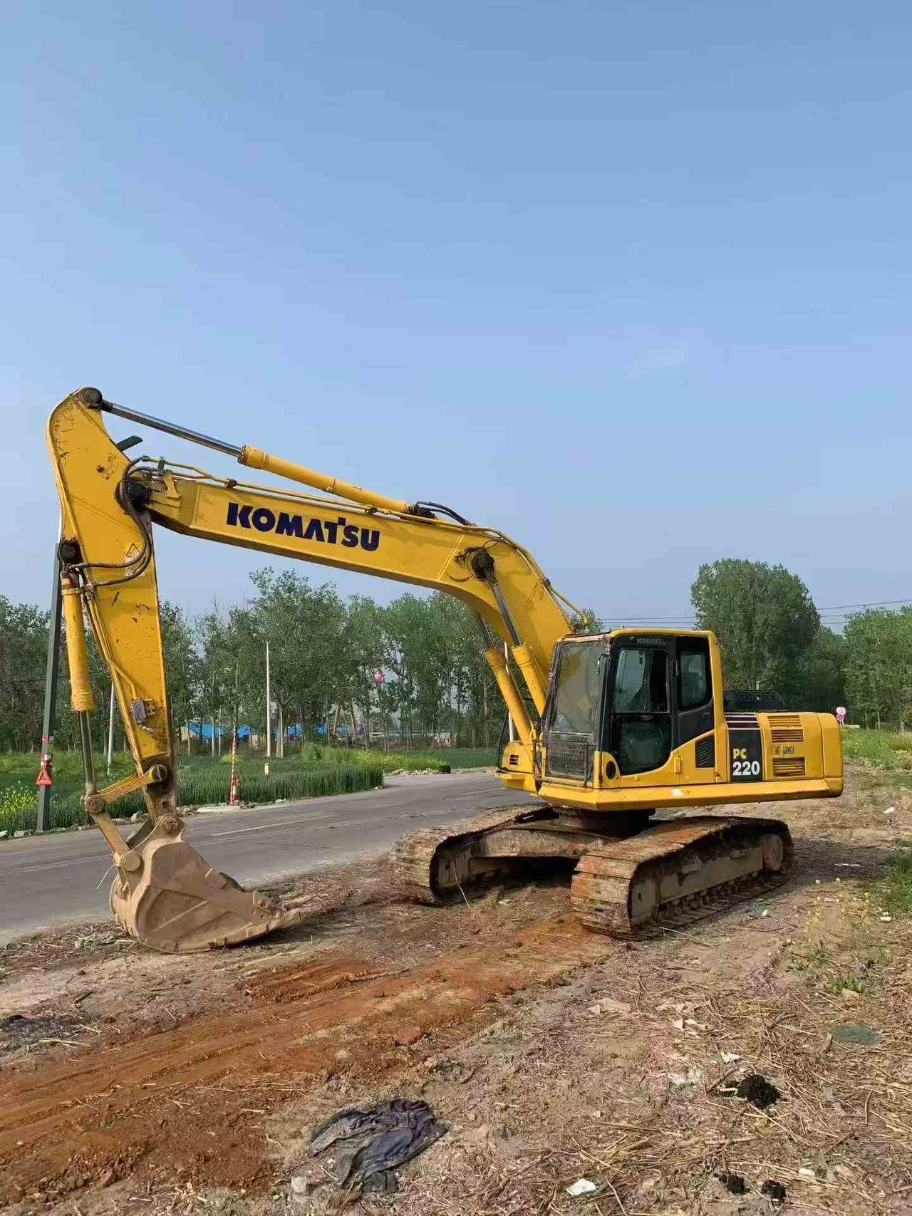 Buy Komatsu PC220-7 Used Excavator / 2