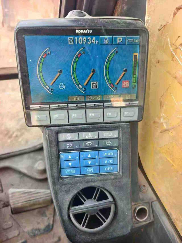 Buy Komatsu PC210-8 Used Excavator / 4