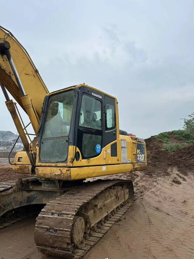 Buy Komatsu PC200-8N1 Used Excavator / 4