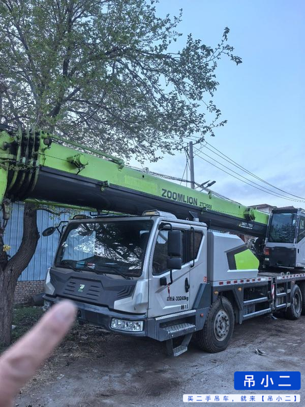 Buy Zoomlion ZTC251VE562 Used Crane
