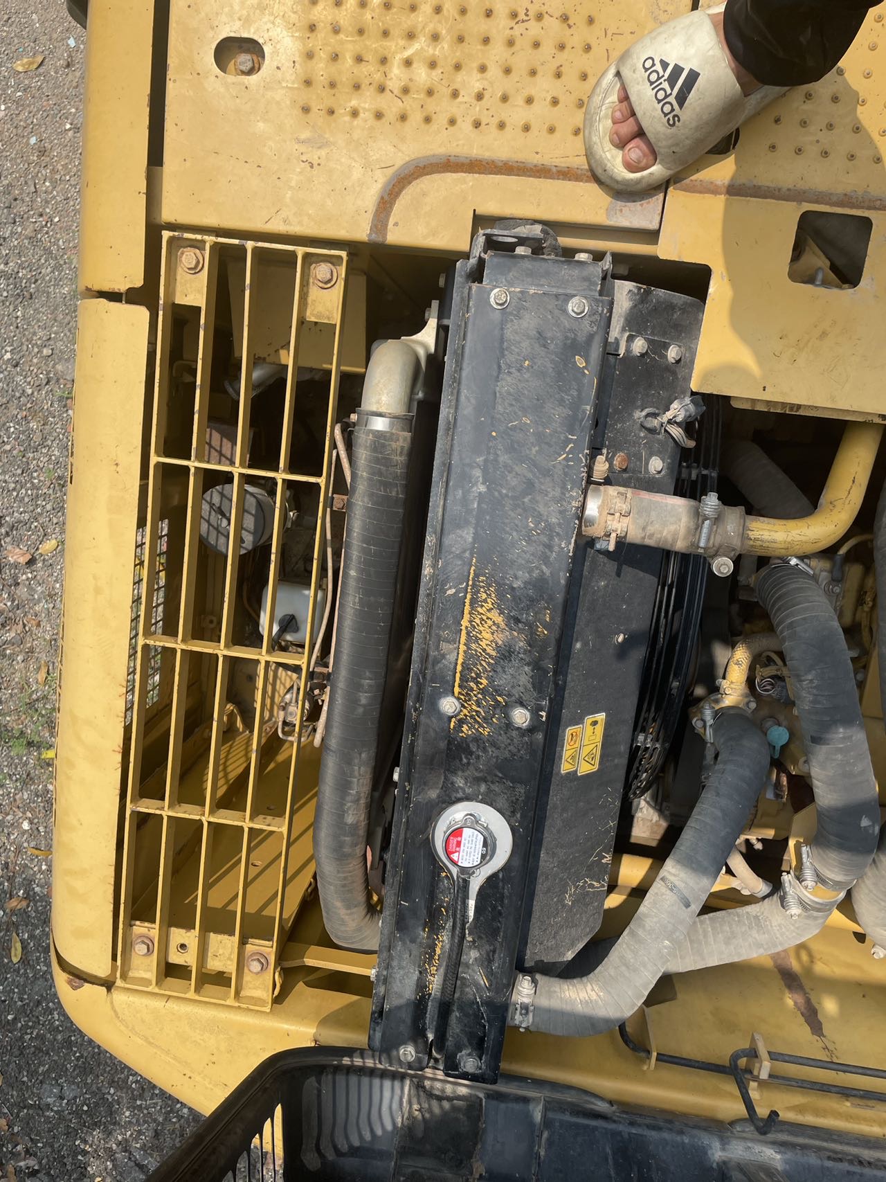 Buy Caterpillar 320C Used Excavator / 9