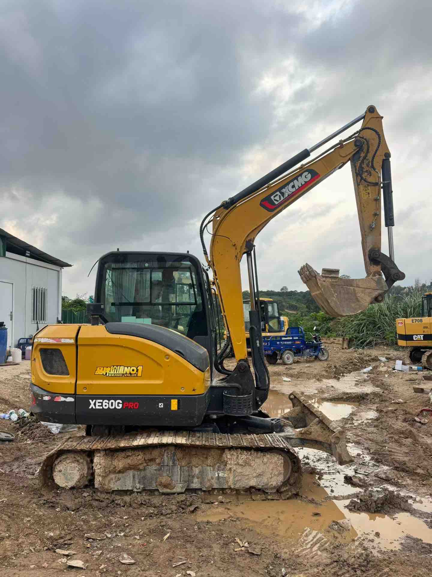 Buy XCMG XE60WA Used Excavator / 2