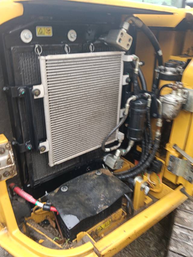 Buy Caterpillar 305.5E2 Used Excavator / 5