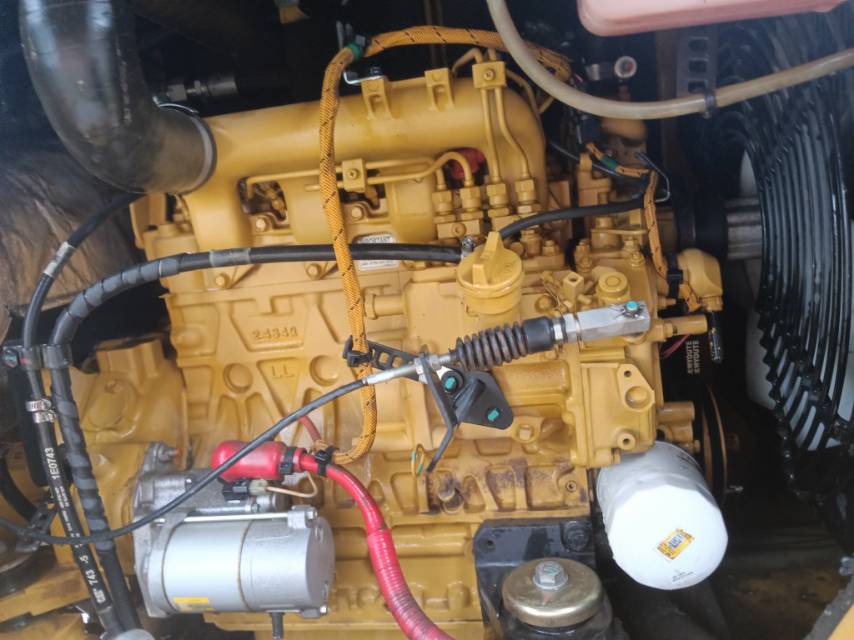 Buy Caterpillar 305.5E2 Used Excavator / 4