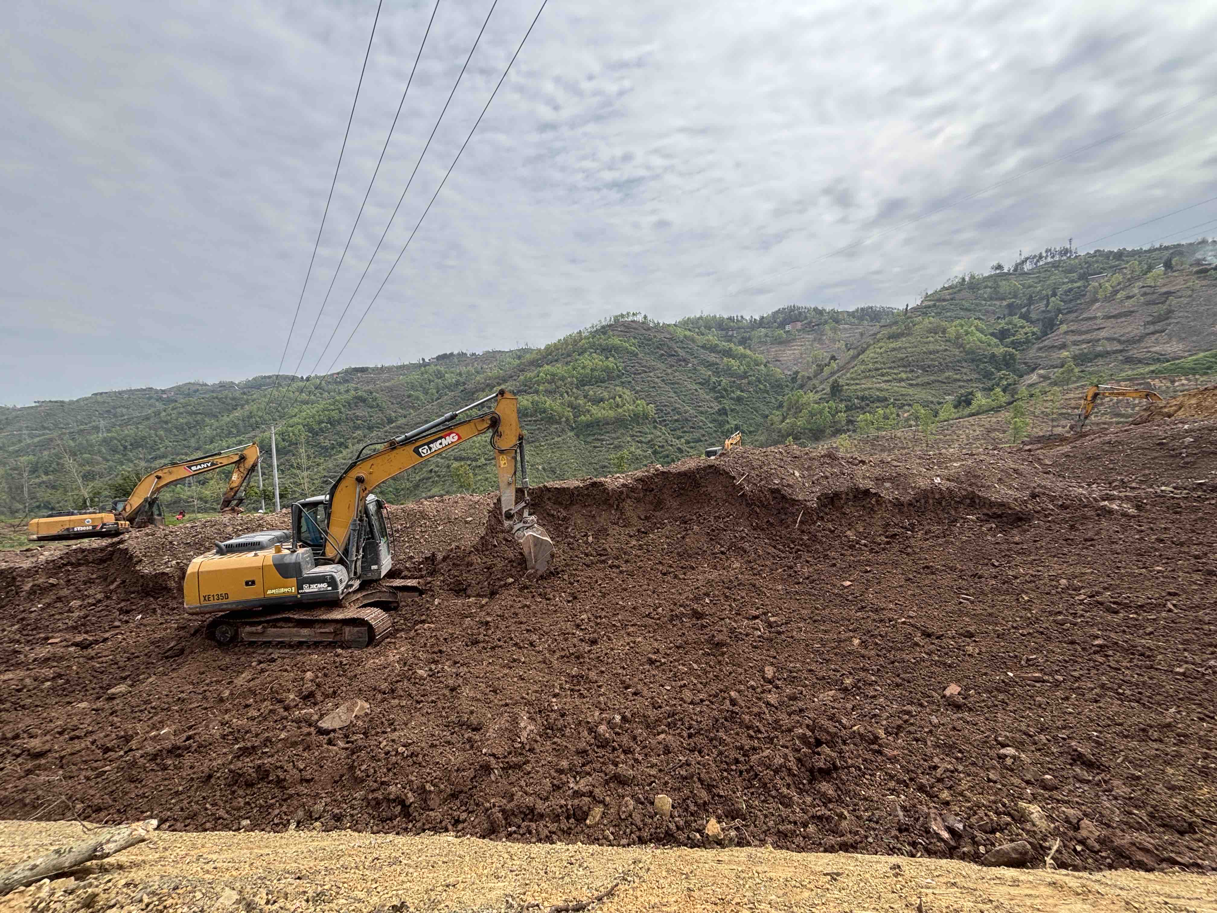 Buy XCMG XE135D Used Excavator / 2